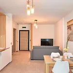 Opal Luxury 110 N Pool Lägenhet Năvodari