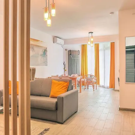 Opal Luxury 110 N Pool Apartment Năvodari