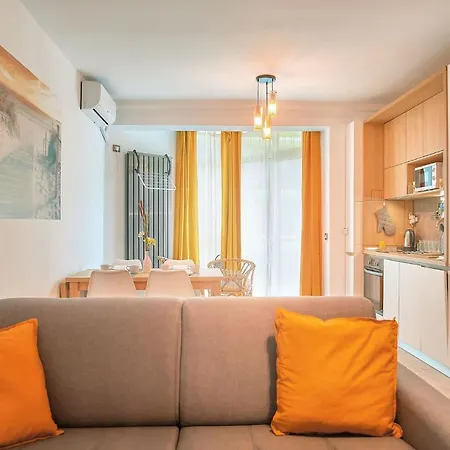 Opal Luxury 110 N Pool Apartment *